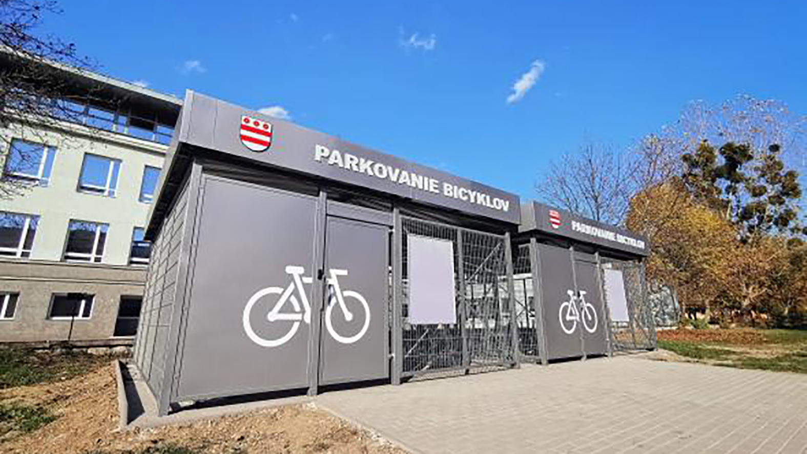 V Prešove pribudlo osem nových prístreškov pre bicykle