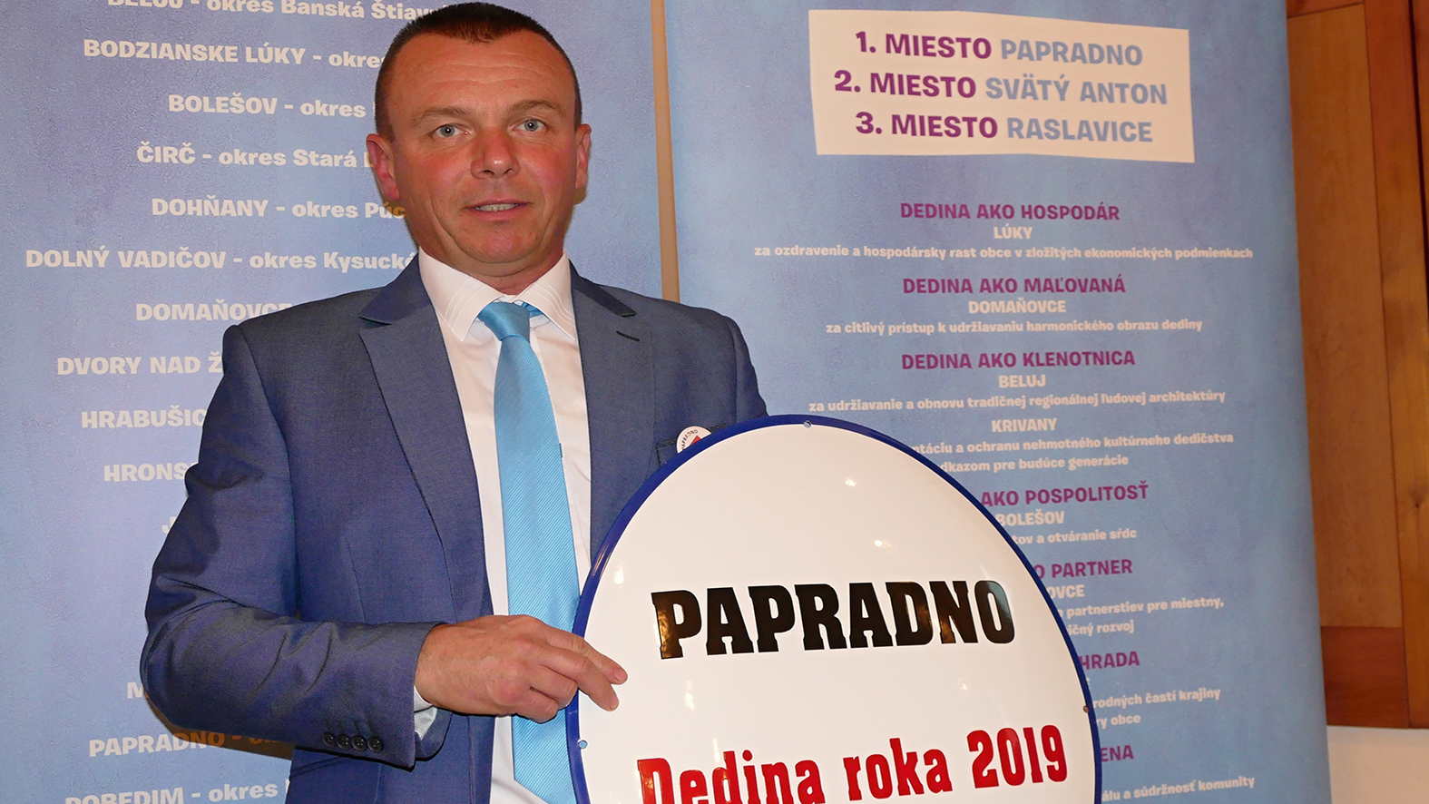 Dedinou roka 2019 sa stalo Papradno, víťazstvo starostu prekvapilo