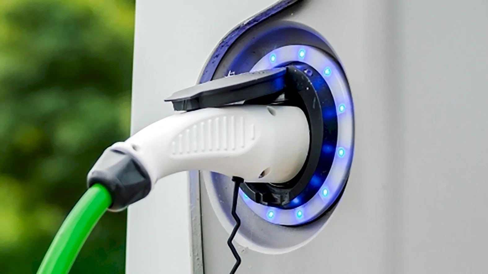 V centre mesta Šahy by mala pribudnúť nabíjacia stanica pre elektromobily