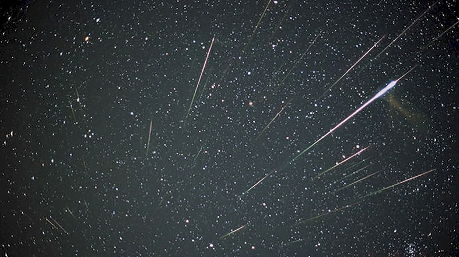 Cez víkend bude možné pozorovať meteorický roj Leonidy