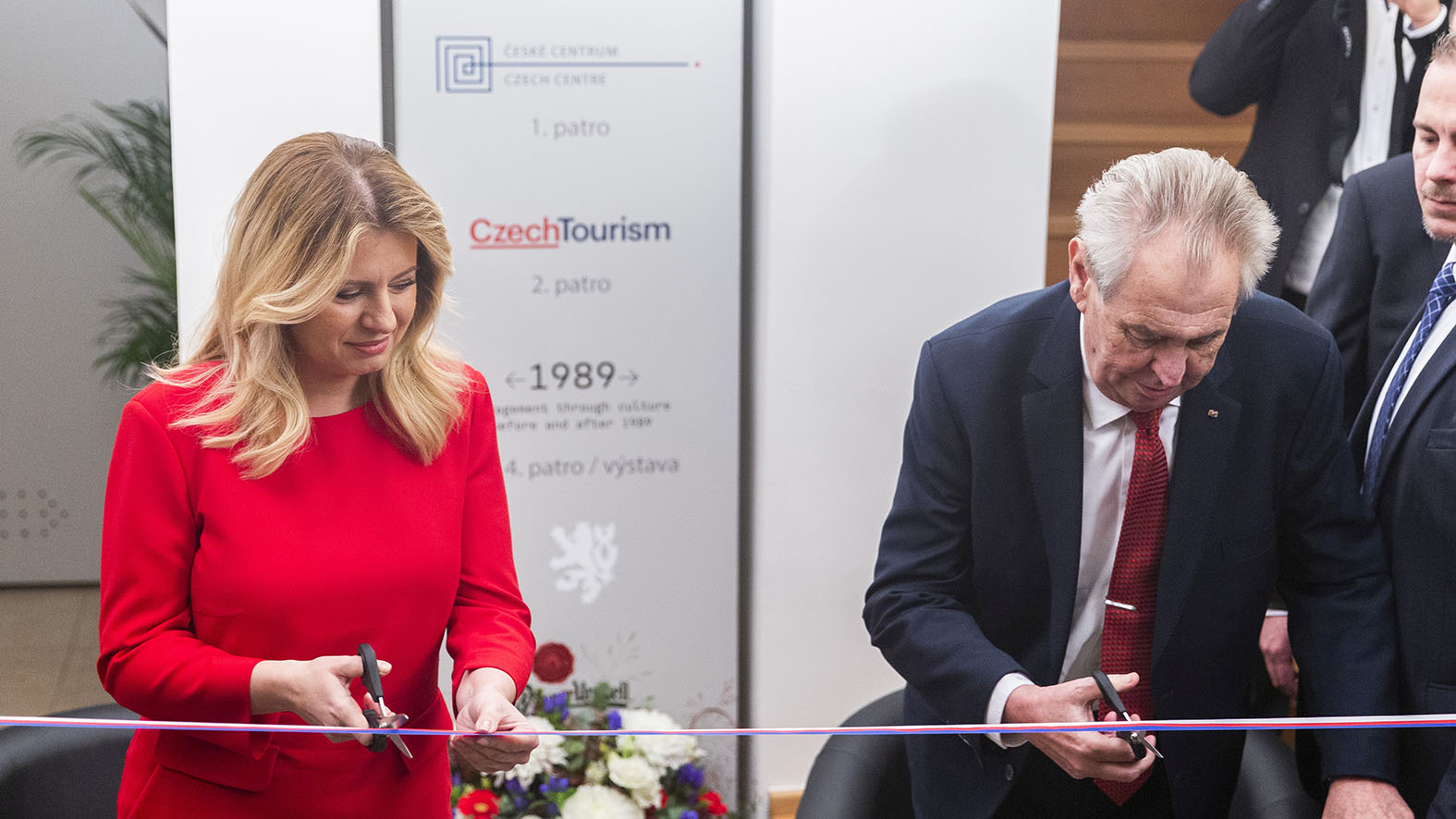 Zuzana Čaputová a Miloš Zeman slávnostne otvorili v Bratislave Český dom