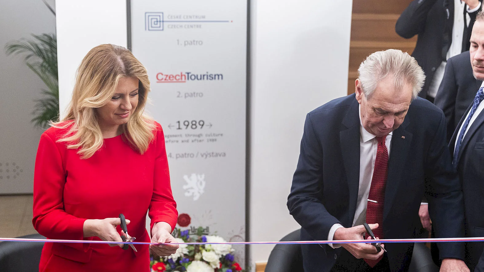 Zuzana Čaputová a Miloš Zeman slávnostne otvorili v Bratislave Český dom