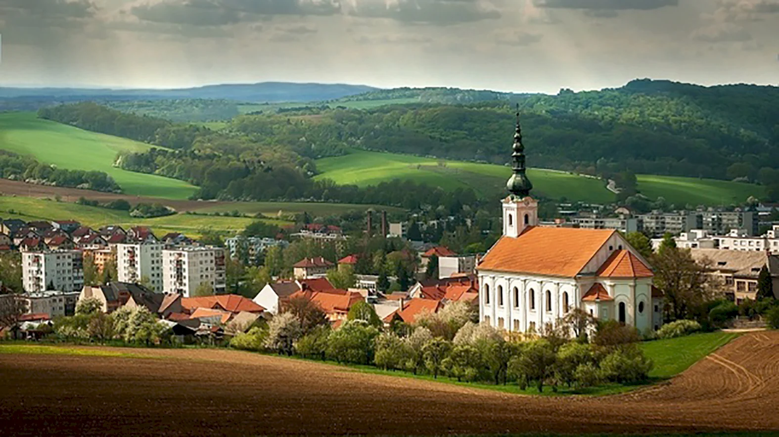 Brezová pod Bradlom zrekonštruuje nevyužívanú školu na nájomné byty