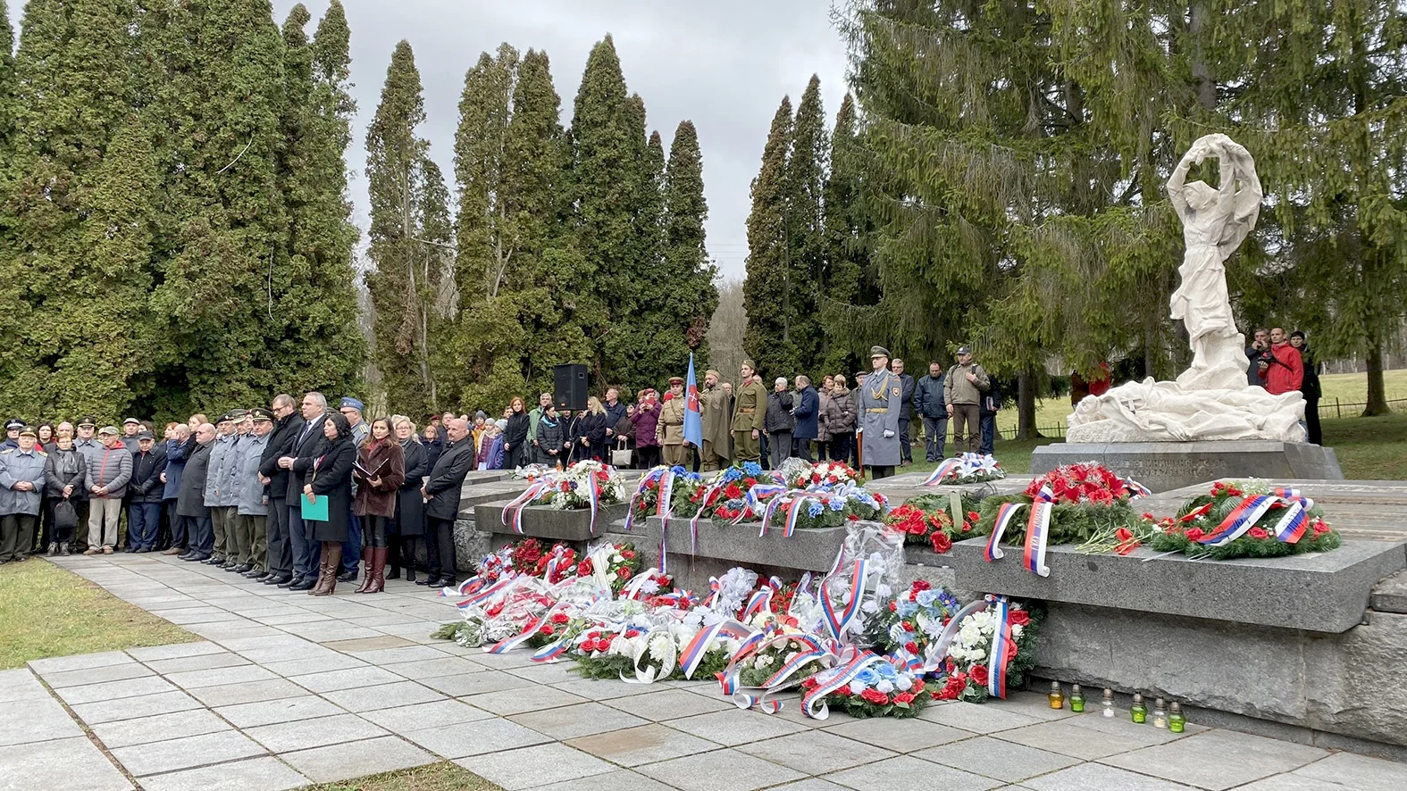 V Tokajíku si pripomenuli 75. výročie od tragickej udalosti a vypálenia obce