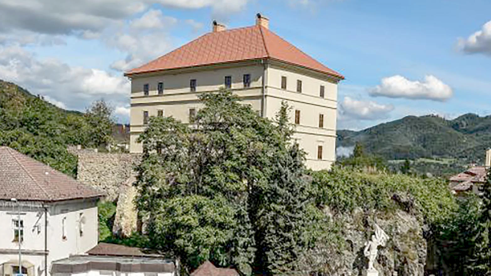 Samospráva hľadá zdroje na ďalšiu rekonštrukciu horného kaštieľa