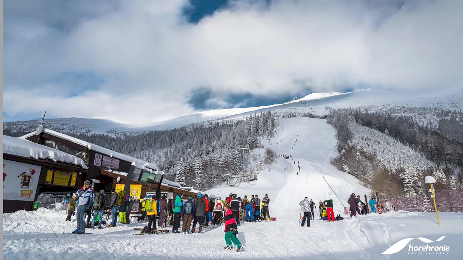 Skibusy sa čoskoro vydávajú na cesty až pod zasnežené lyžiarske svahy