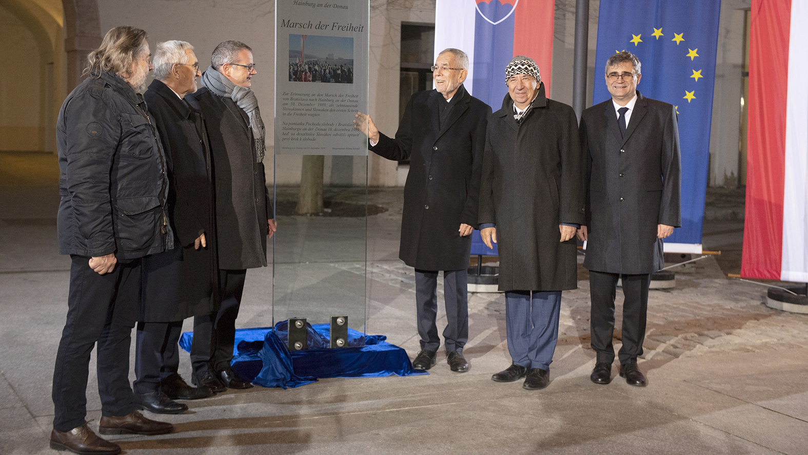 Rakúsky prezident odhalil v Hainburgu pamätnú tabuľu Pochodu slobody