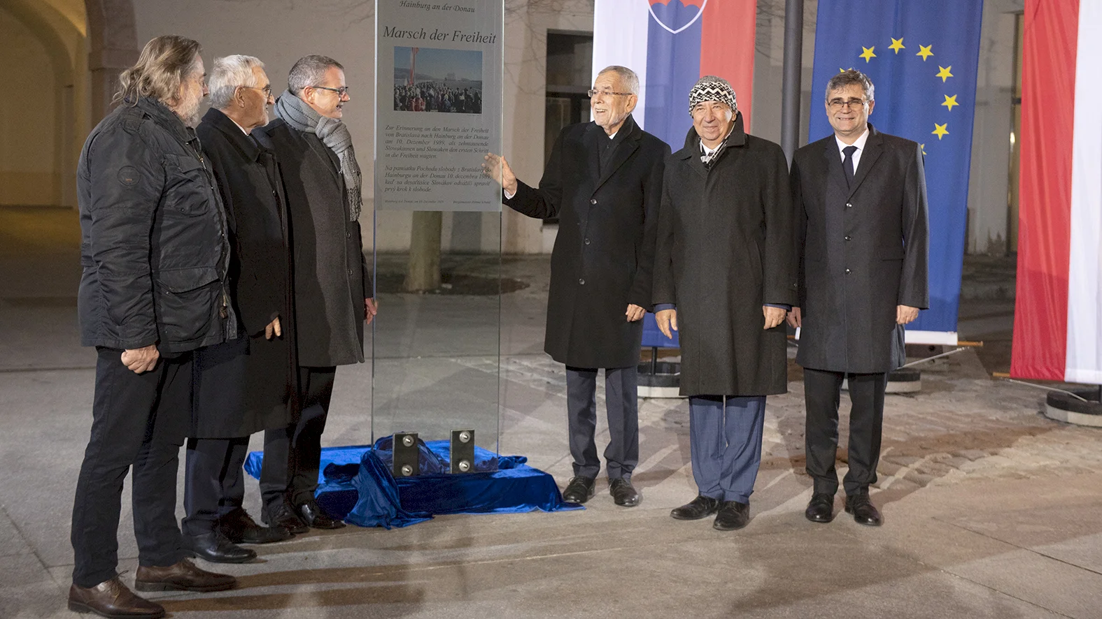 Rakúsky prezident odhalil v Hainburgu pamätnú tabuľu Pochodu slobody