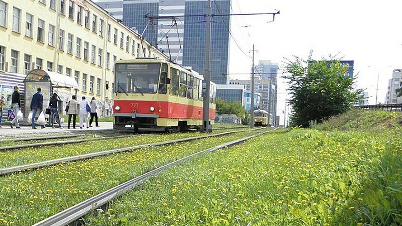 Vo štvrtok chcú spustiť električky po zmodernizovanej trati v Karlovej Vsi