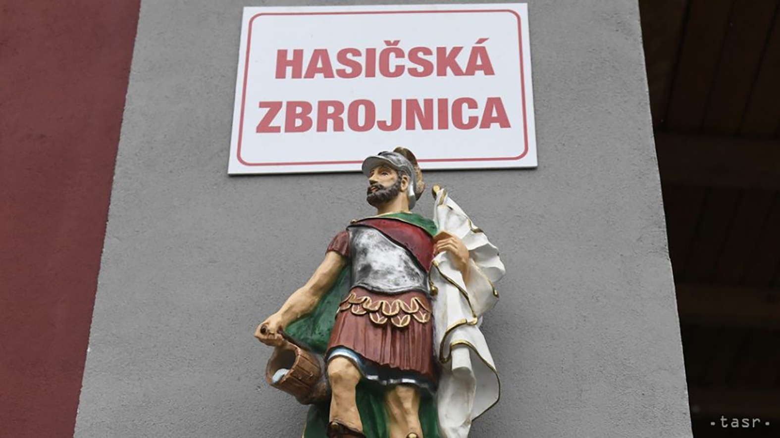 Hasiči dostali zrekonštruovanú zbrojnicu aj repasovanú Tatru