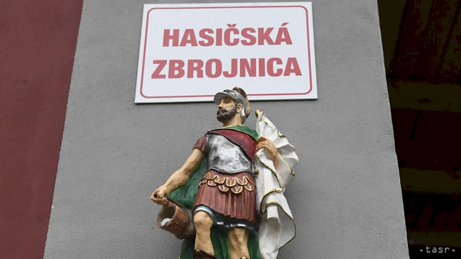 Hasiči dostali zrekonštruovanú zbrojnicu aj repasovanú Tatru