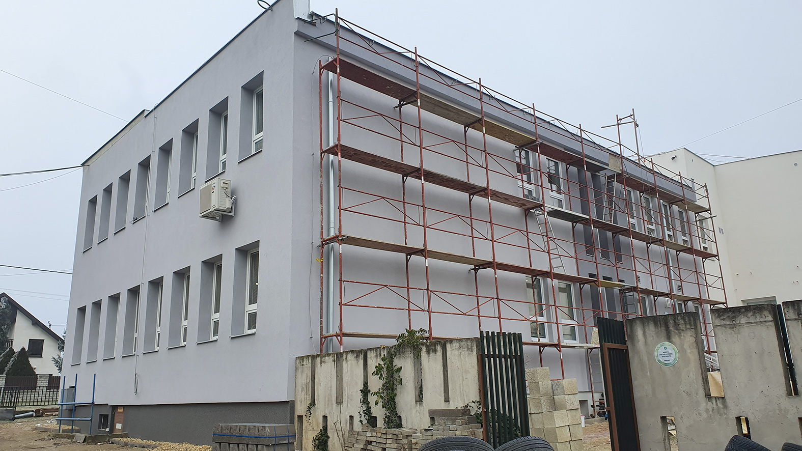 Obnova obecného úradu je v záverečnej fáze, obec ušetrí na energiách