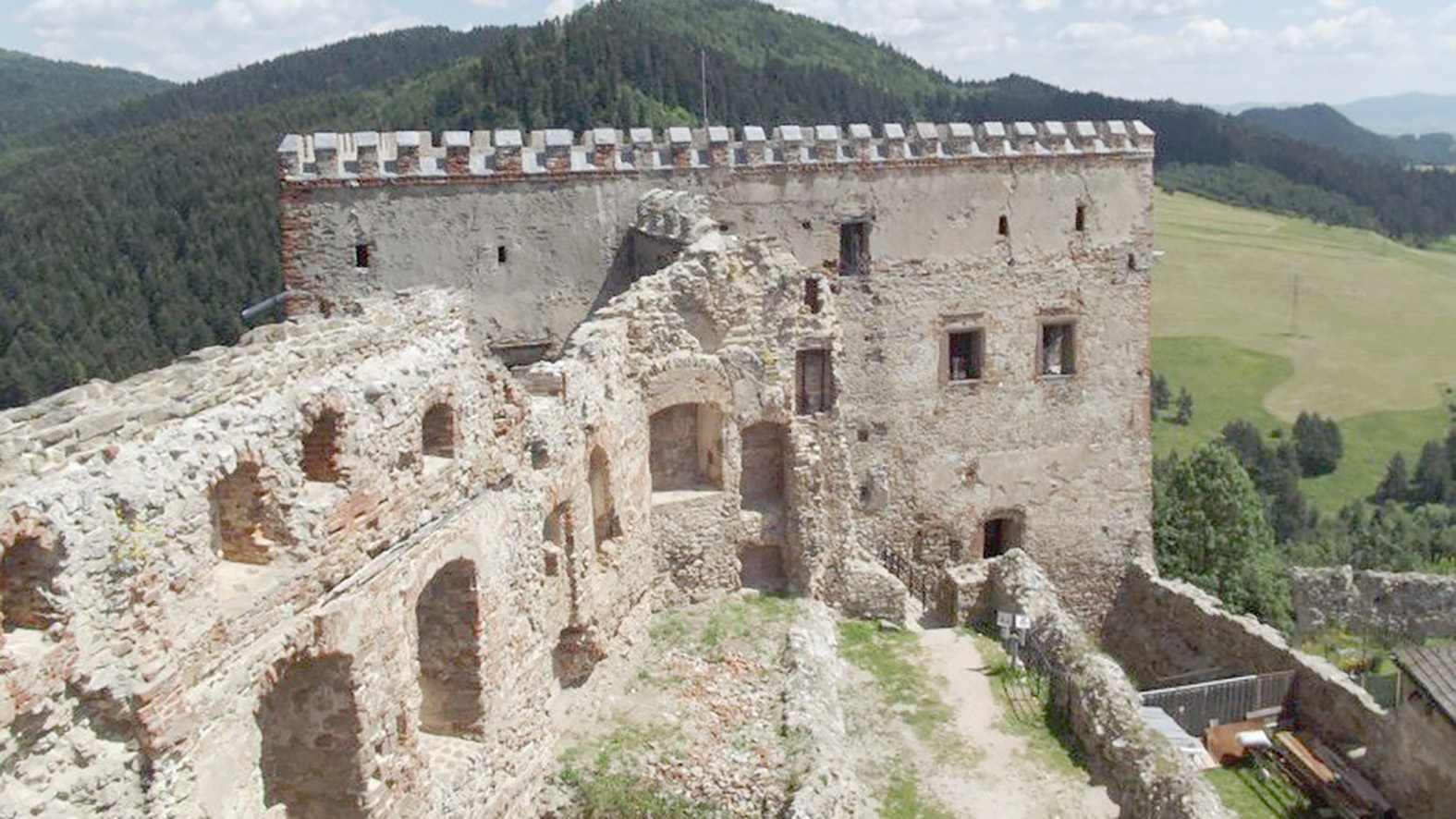 Stará Ľubovňa: Múzeum už tretí rok obnovuje a konzervuje gotický palác na hrade