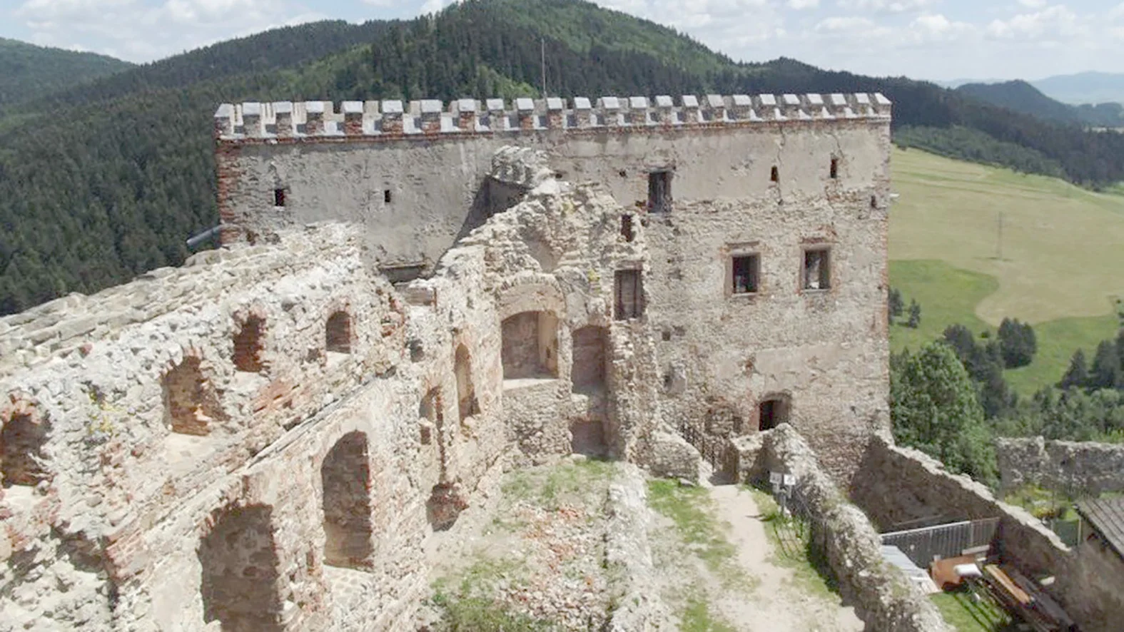 Stará Ľubovňa: Múzeum už tretí rok obnovuje a konzervuje gotický palác na hrade