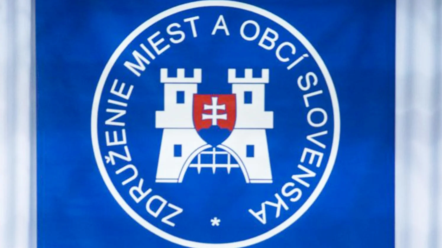 Mimoriadna schôdza parlamentu nie je systematickým riešením problémov