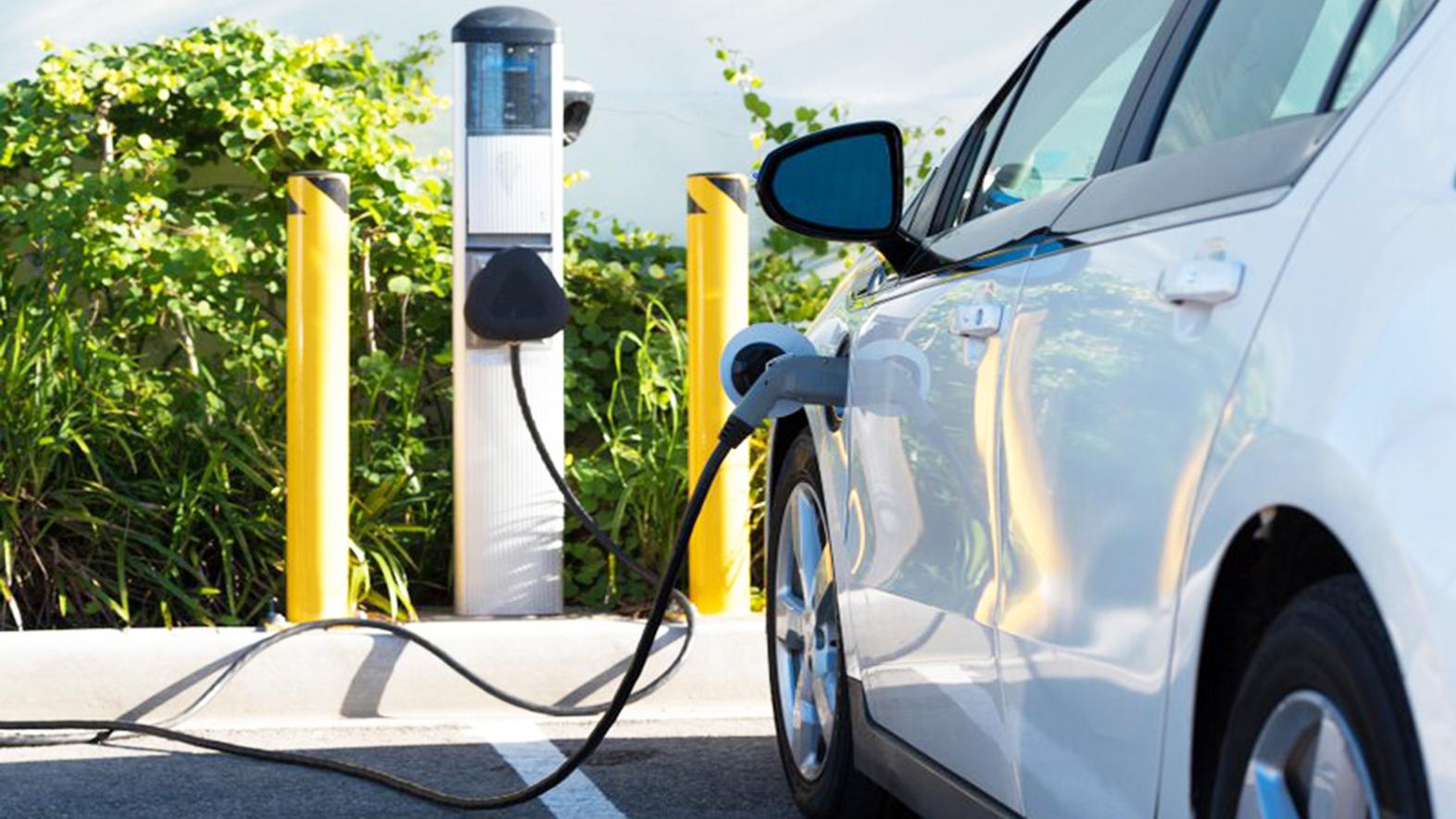 Ministerstvo hospodárstva pokračuje v podpore nabíjačiek pre elektromobily