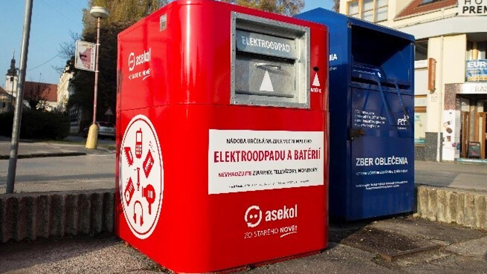 Vo Zvolene pribudli červeno-biele kontajnery na drobný elektroodpad