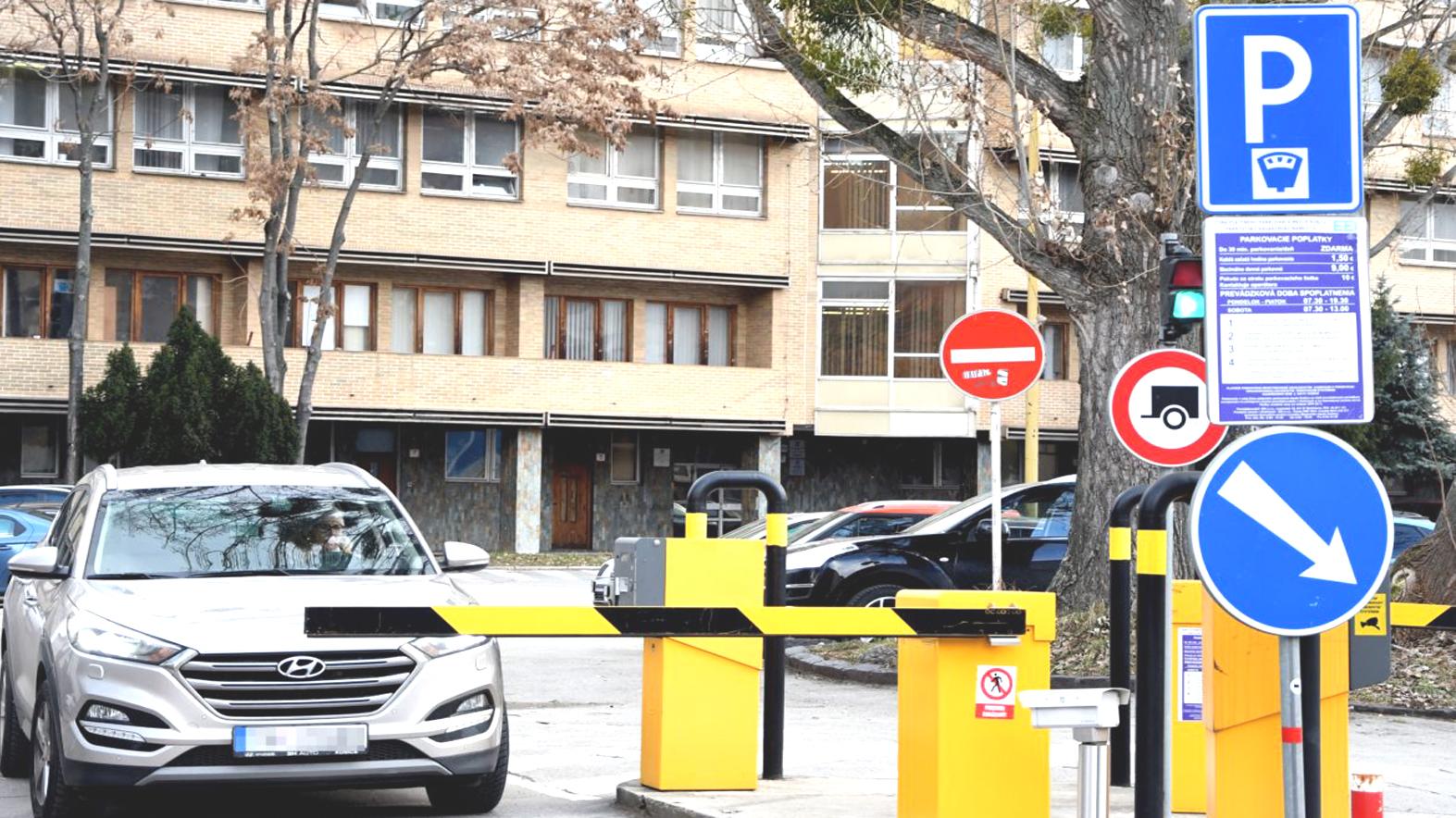 V Humennom pribudnú platené parkoviská