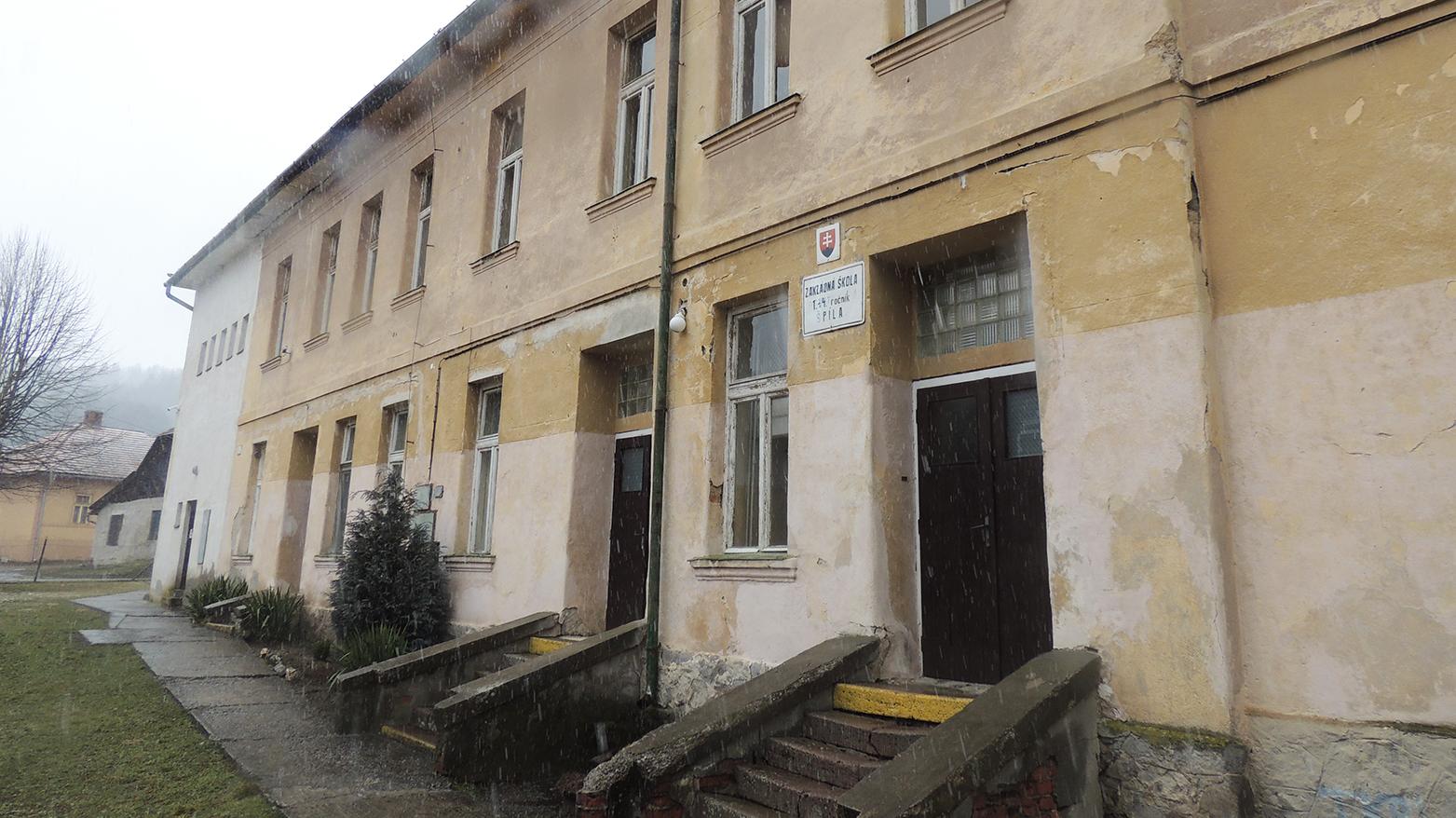 Z nevyužívanej budovy bývalej školy spravia zariadenie pre seniorov
