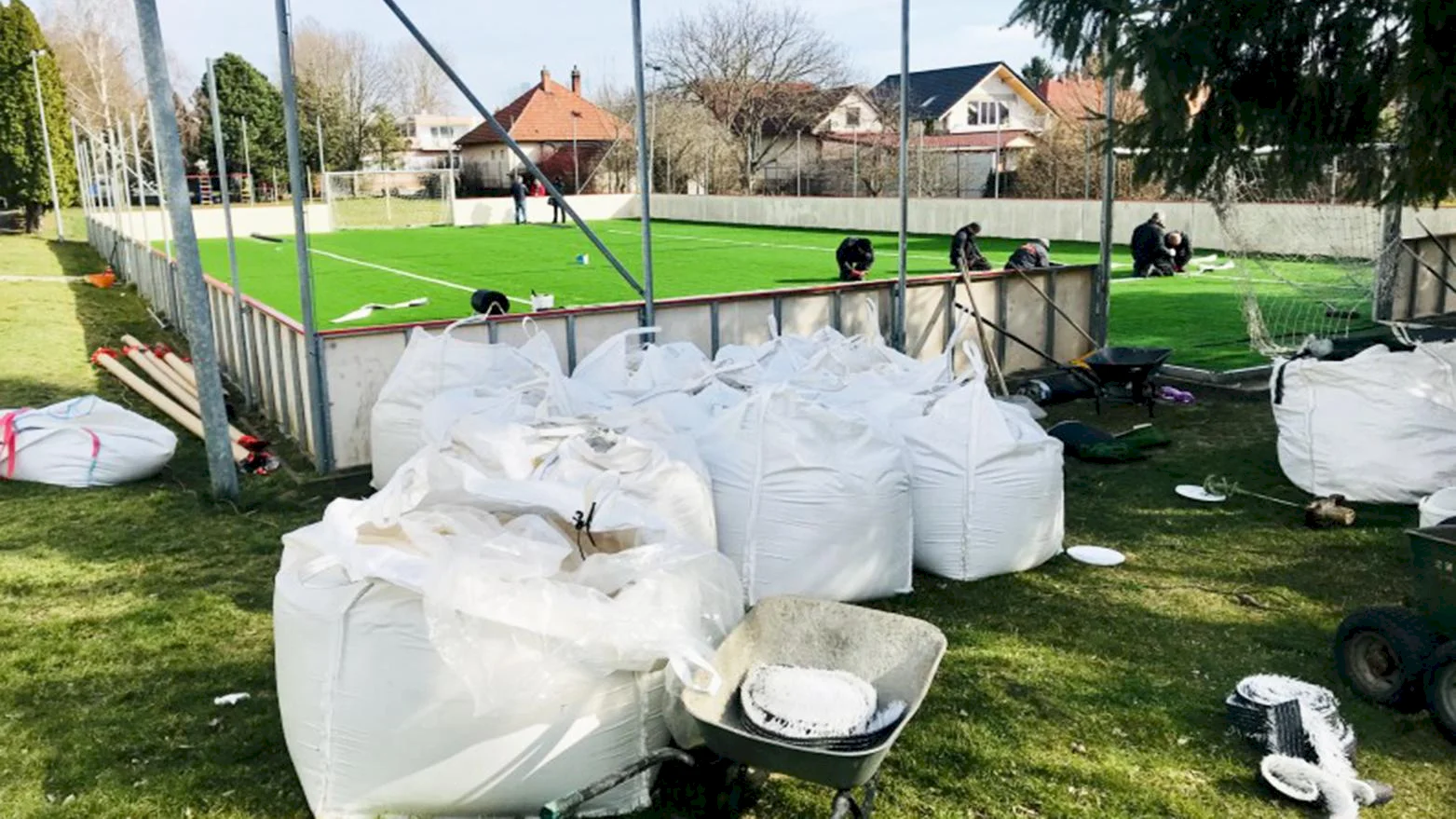 Na základnej škole J. Mudrocha zrekonštruovali viacúčelové ihrisko