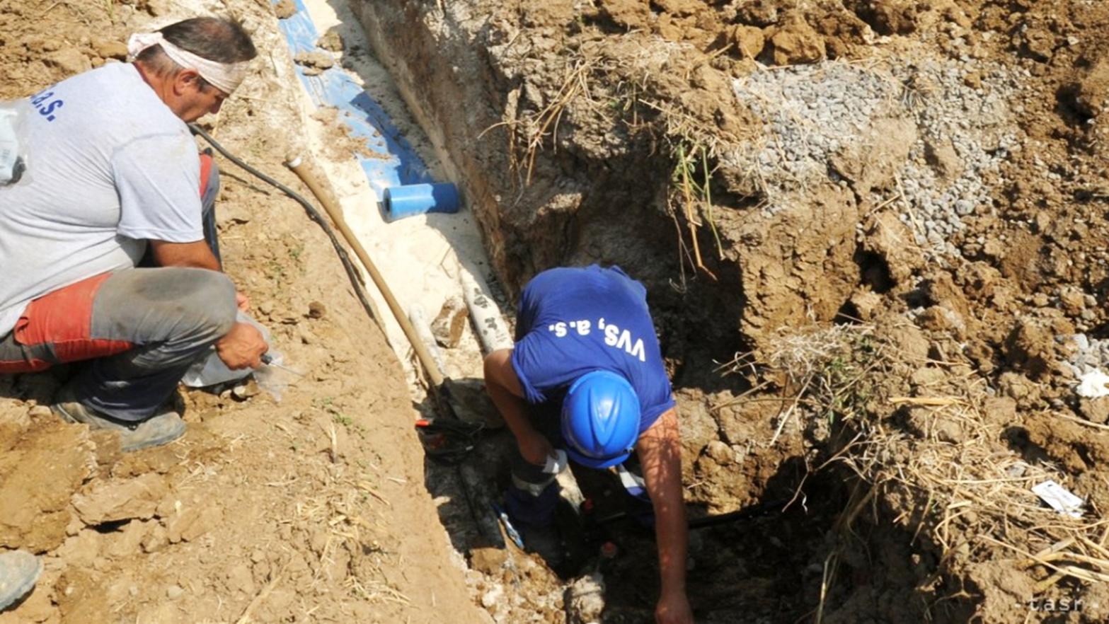 Dve tretiny ľudí v menších obciach nemajú pripojenie na verejnú kanalizáciu