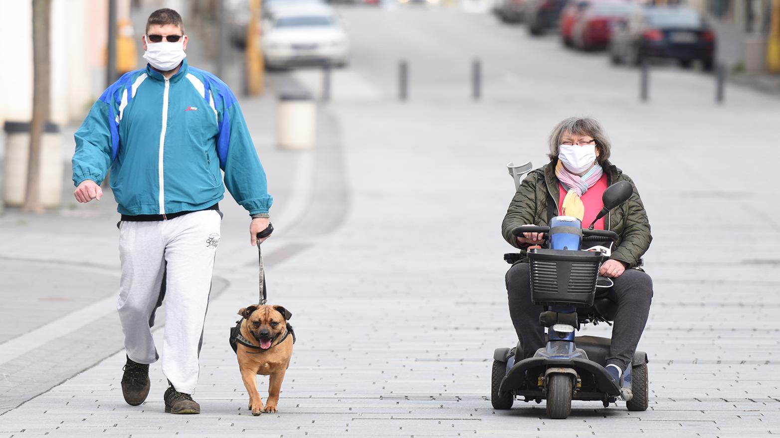 Rúška sú od stredy povinnosťou, v nedeľu budú predajne zatvorené
