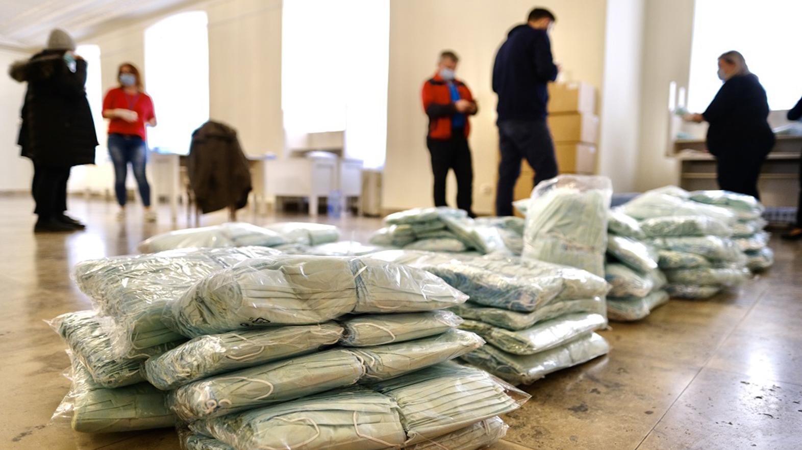 Petržalka distribuuje ochranné rúška aj vďaka pomoci obyvateľov