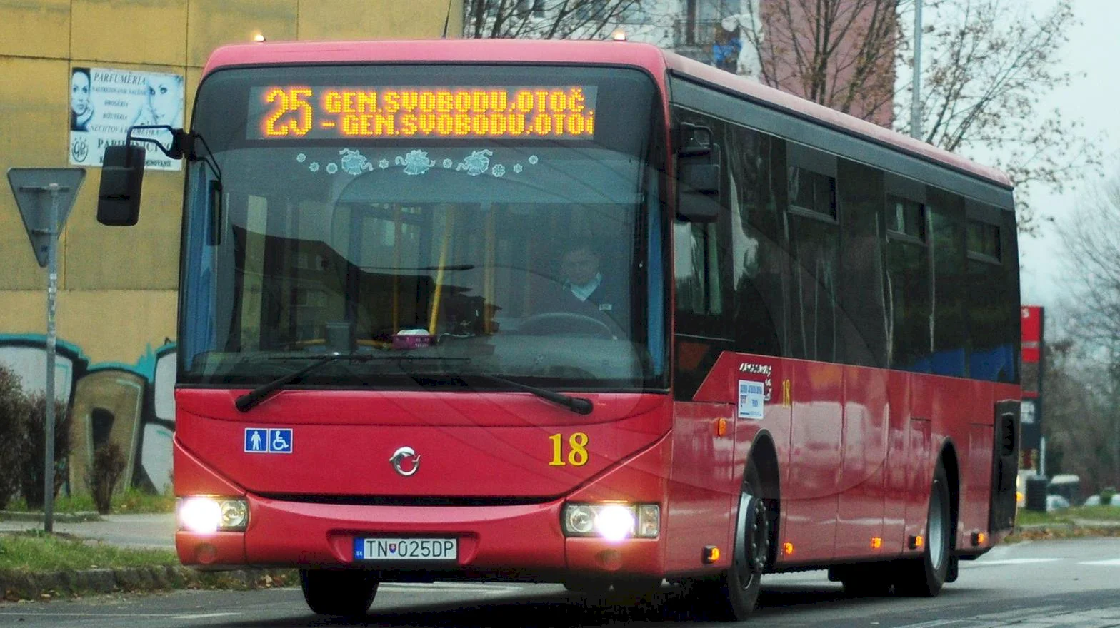 V Trenčíne od pondelka zrušia bezplatné cestovanie mestskou dopravou