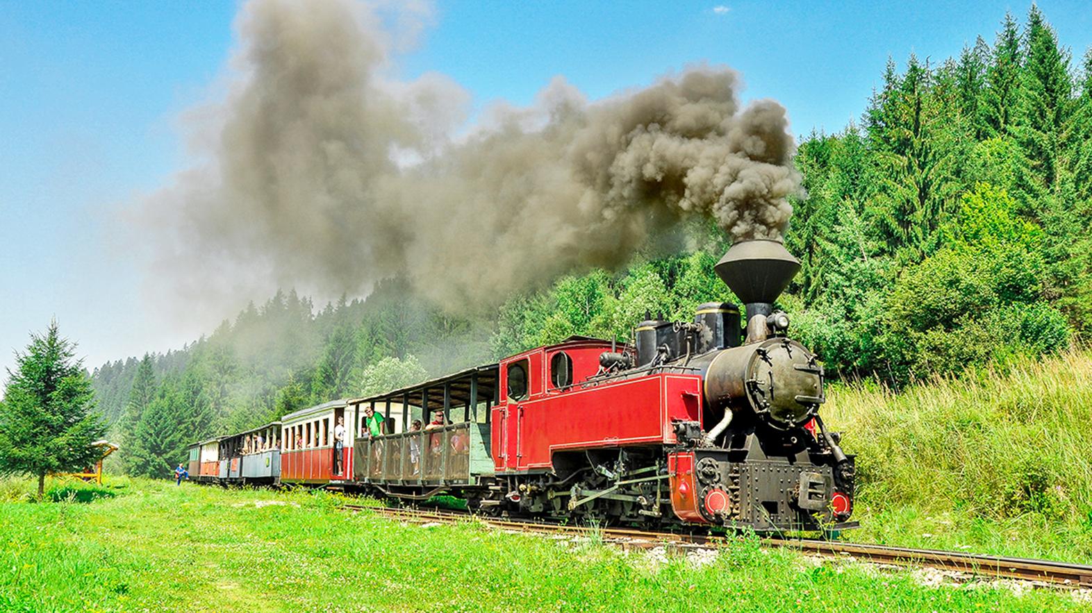 Čiernohronská železnica získala 17 električkových vozňov zo Švajčiarska