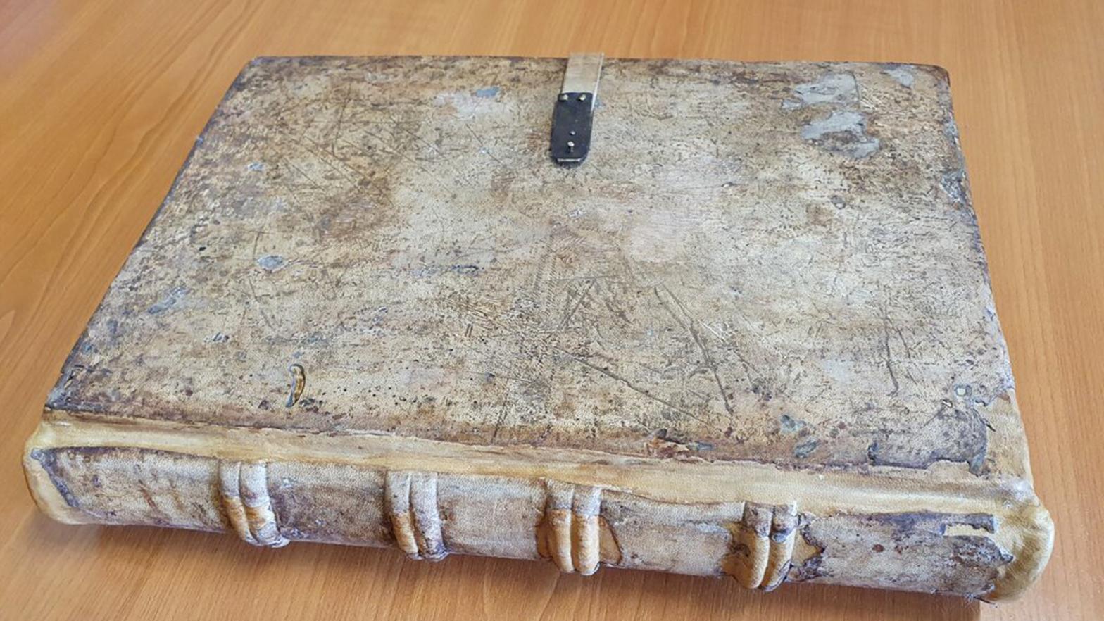 Pamätnú knihu mesta Spišská Nová Ves zo 14. storočia zreštaurovali