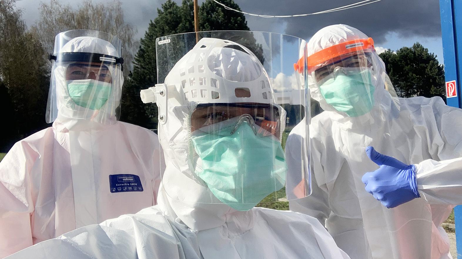 Pomáhajú medici i dobrovoľníci