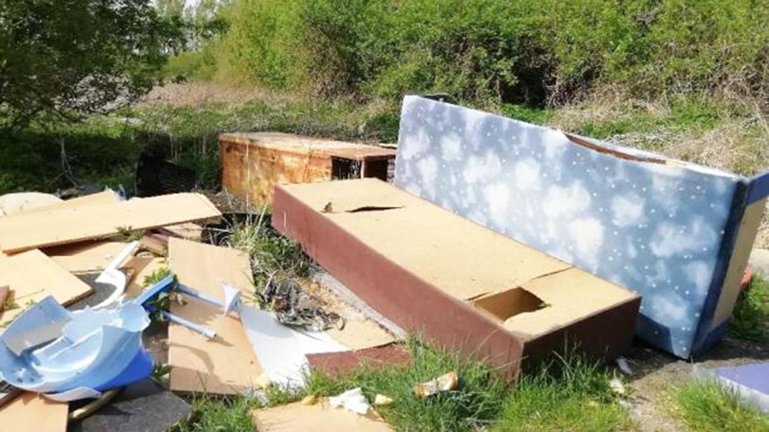 Na odstraňovanie čiernych skládok v meste doplácajú všetci