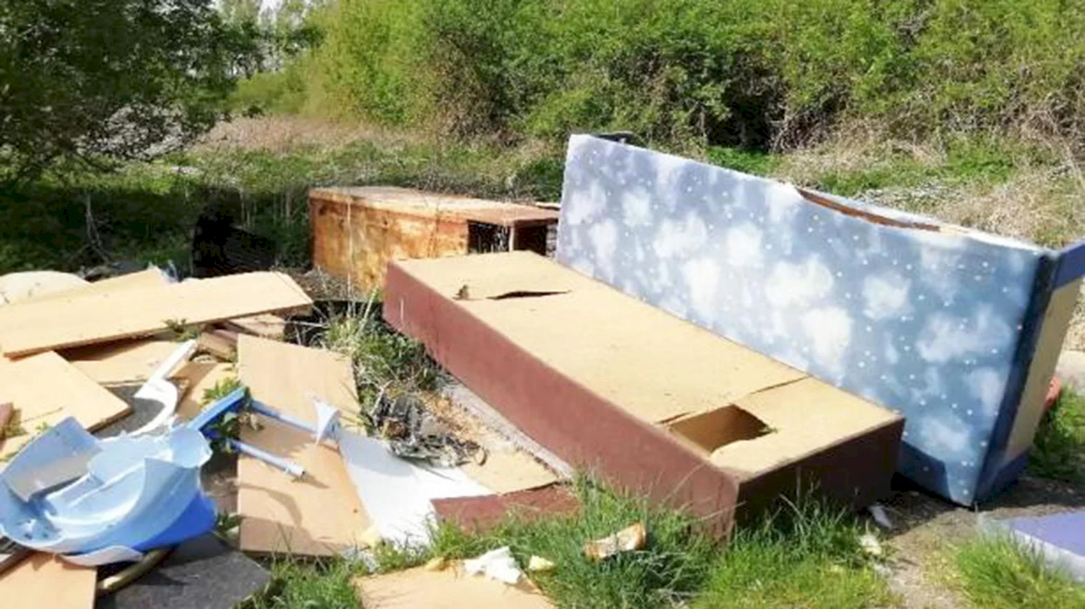 Na odstraňovanie čiernych skládok v meste doplácajú všetci