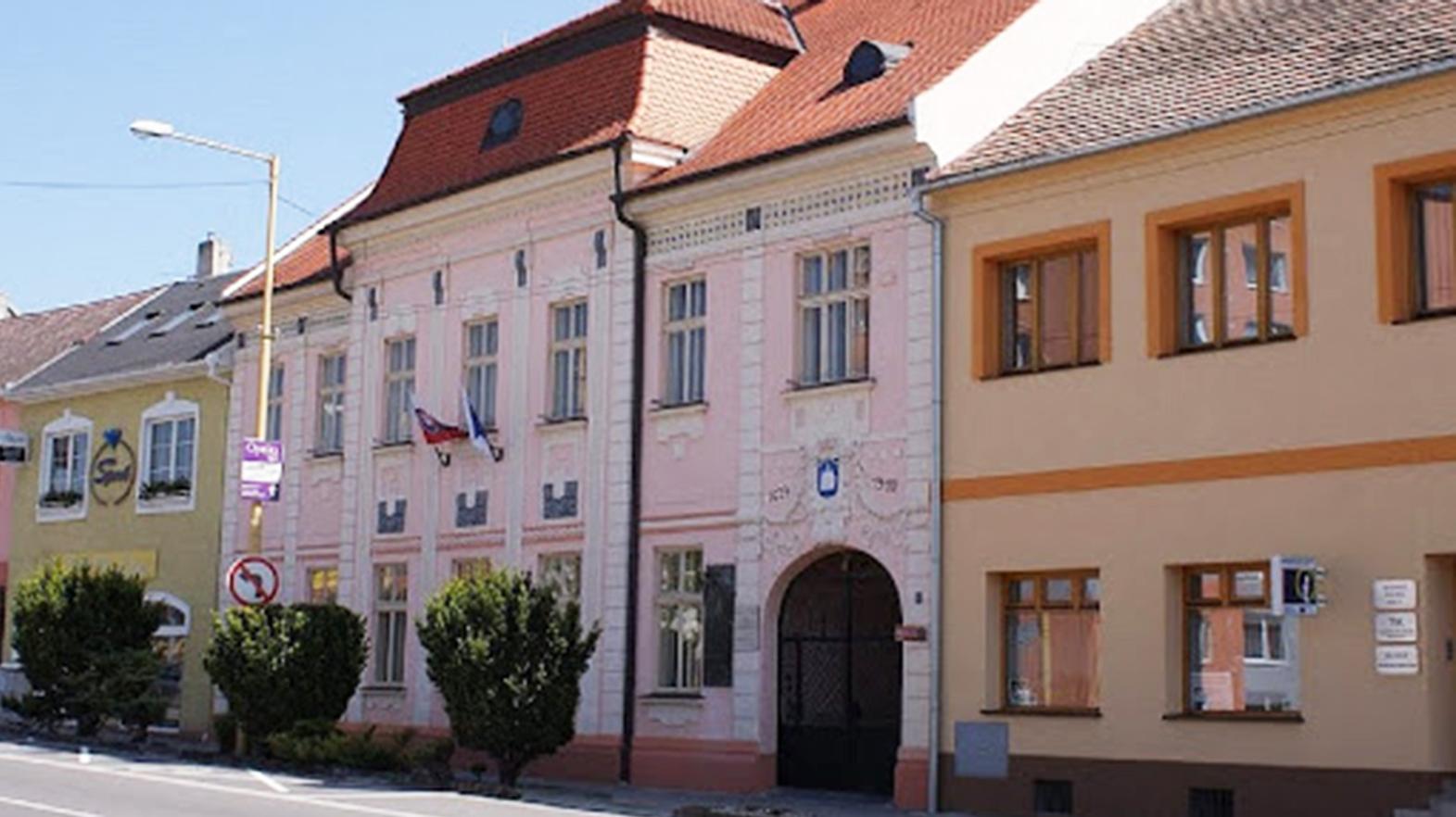 Poslanci Holíča neschválili vykrytie straty SMM vo výške 411 038,07 eura