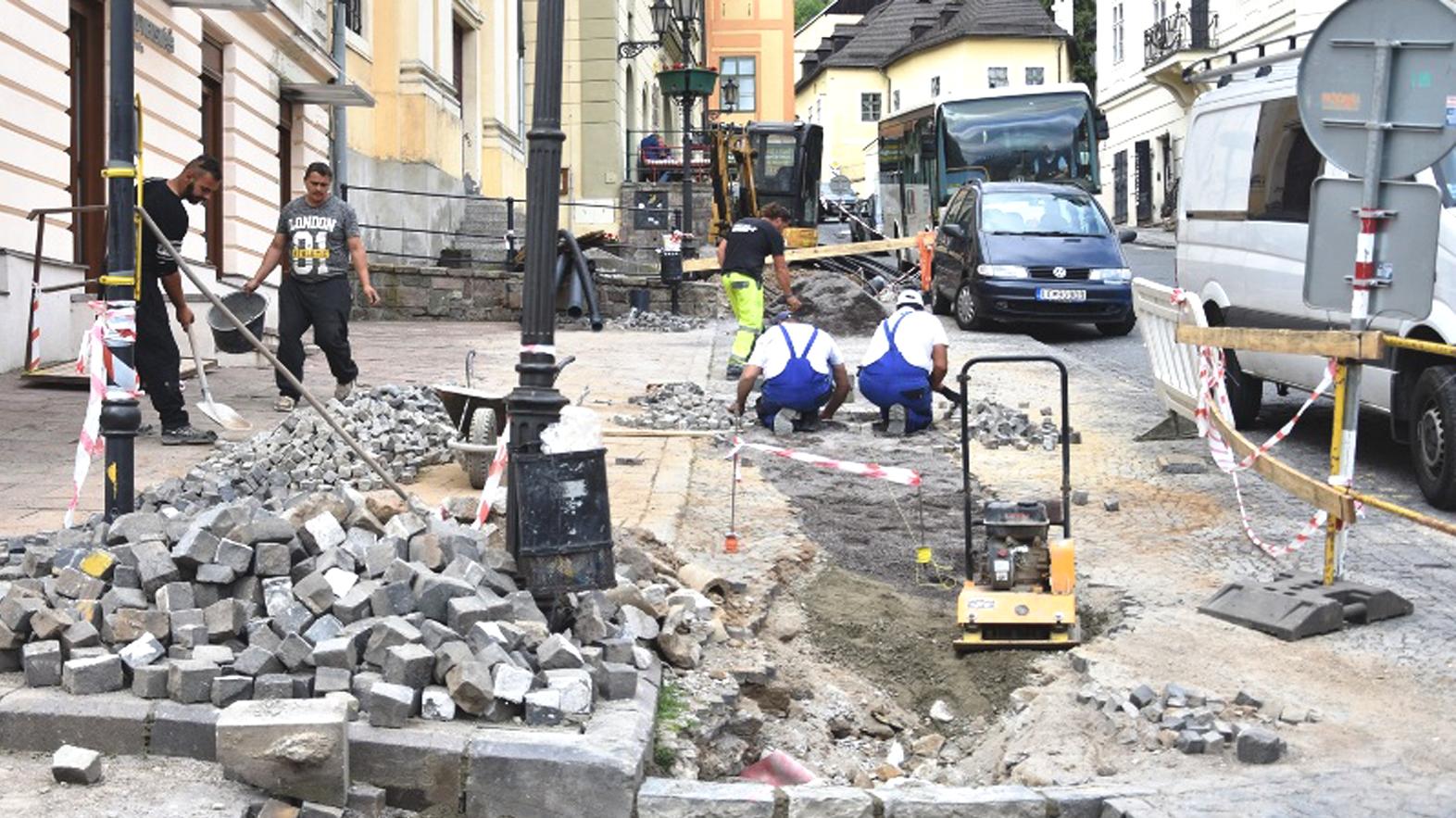 Pri rekonštrukcii vedenia našli pozostatky hradieb a synagógy