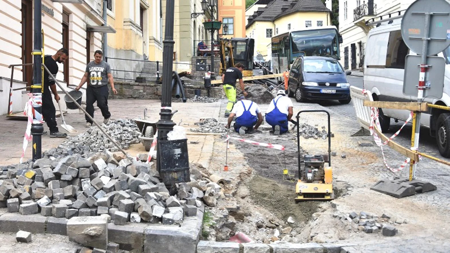 Pri rekonštrukcii vedenia našli pozostatky hradieb a synagógy