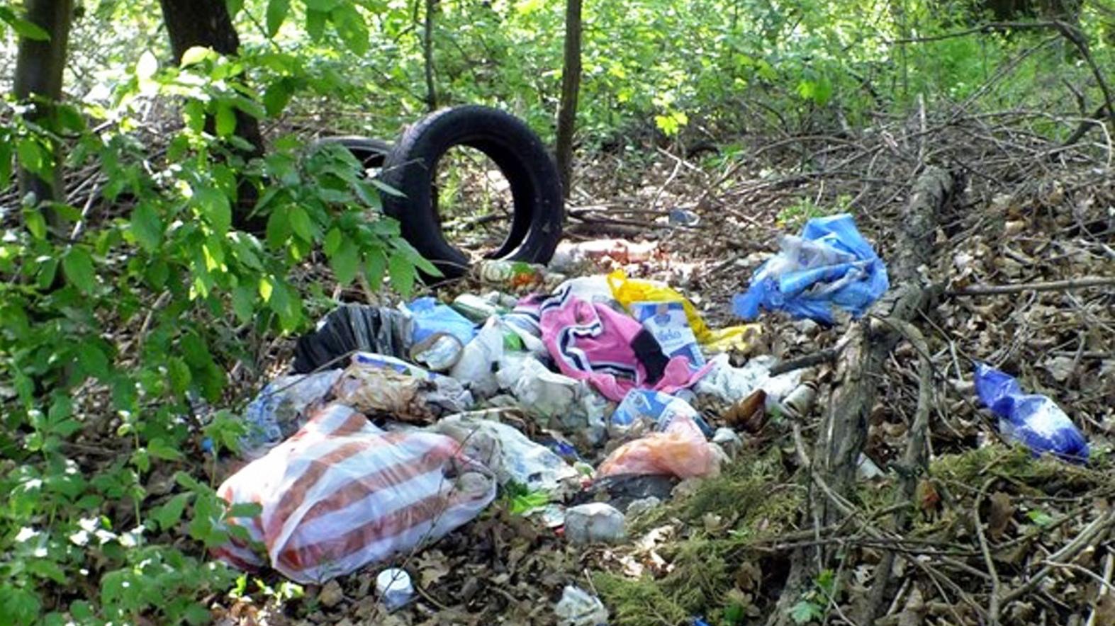 Na zisťovanie pôvodcov nelegálnych skládok nasadila dubnická polícia fotopasce