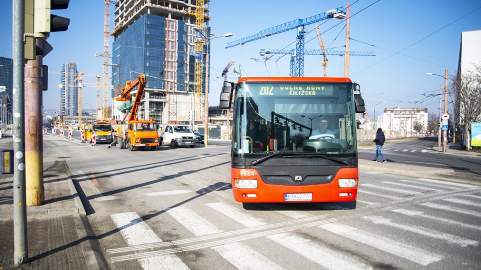 Prvé autobusy MHD s doplnenou klimatizáciu sú už v premávke