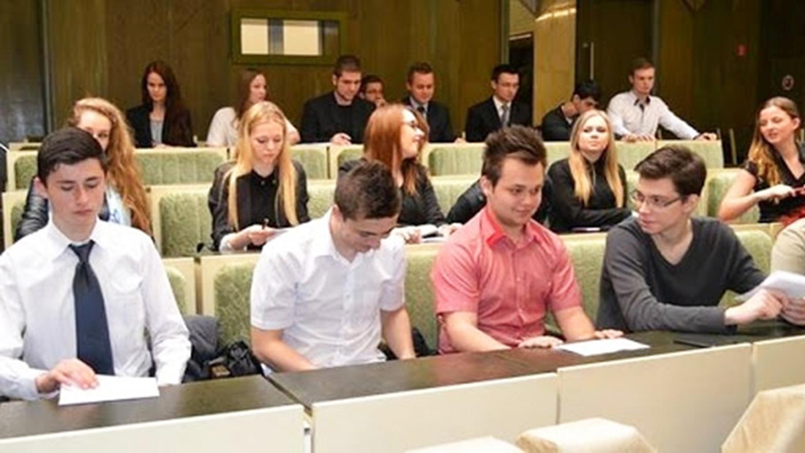 Humenné bude mať svoj mládežnícky parlament, profitovať budú obe strany