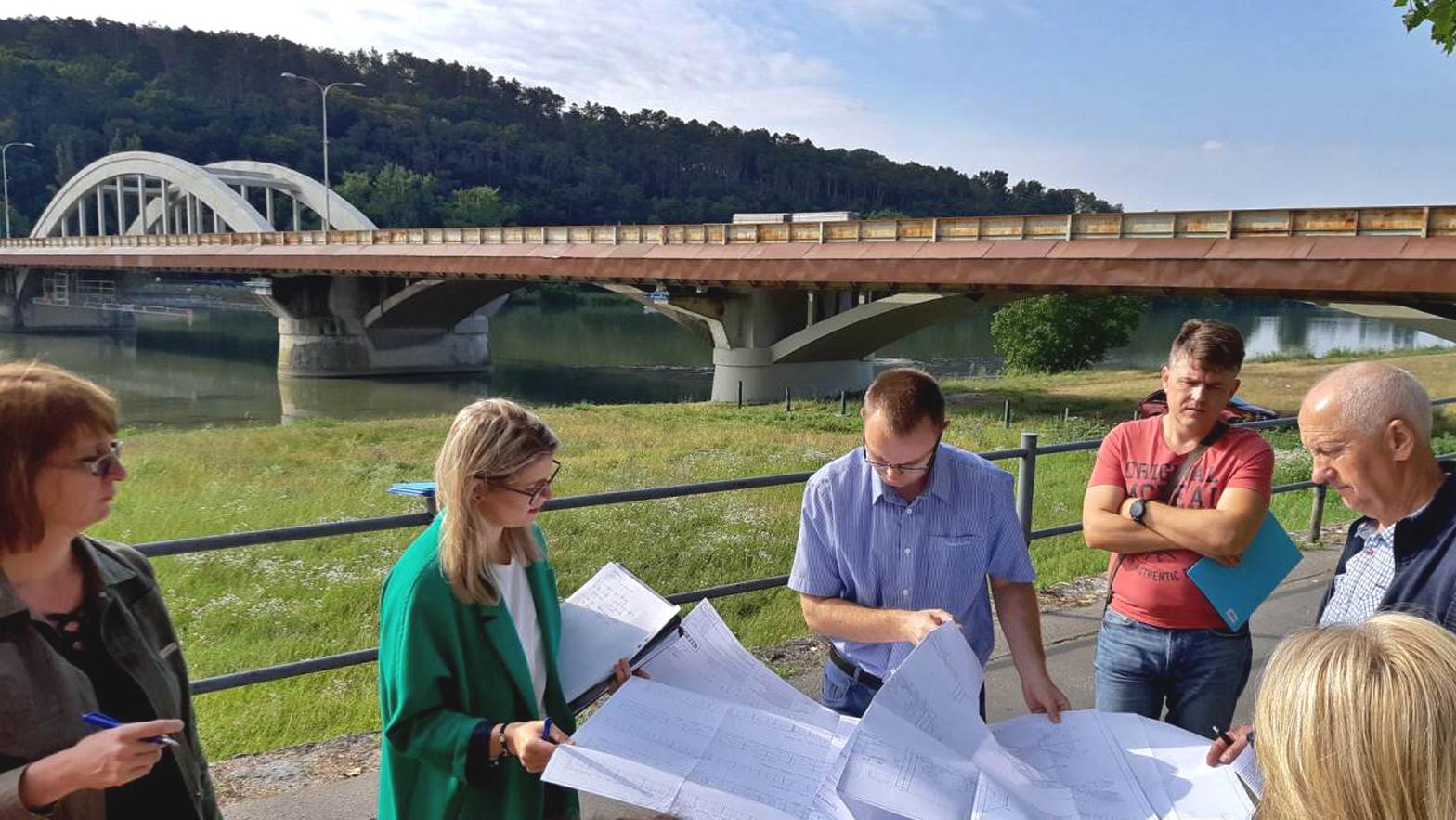 Na lávke v Piešťanoch sa začalo s rekonštrukciou