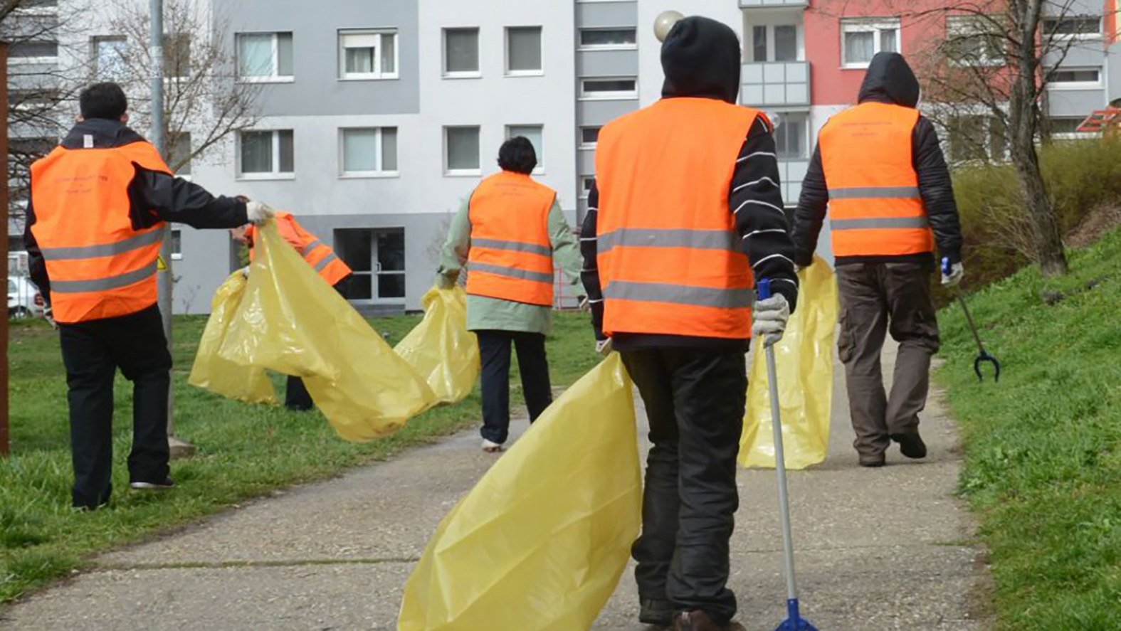 Bezdomovci pomáhajú počas prázdnin obnovovať škôlky