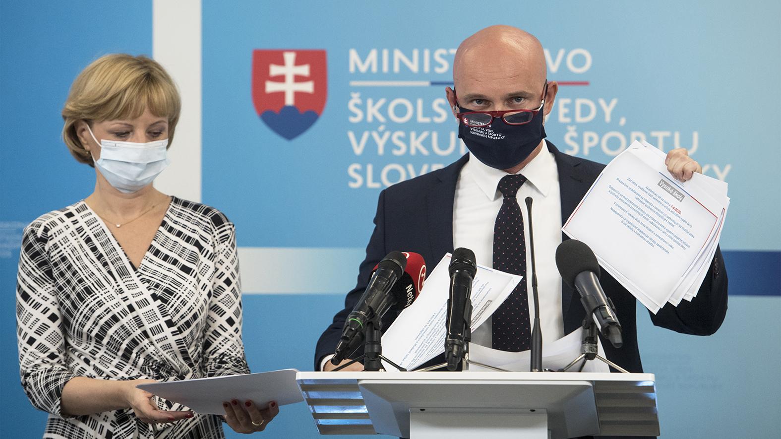 Školy sa budú od septembra riadiť troma fázami