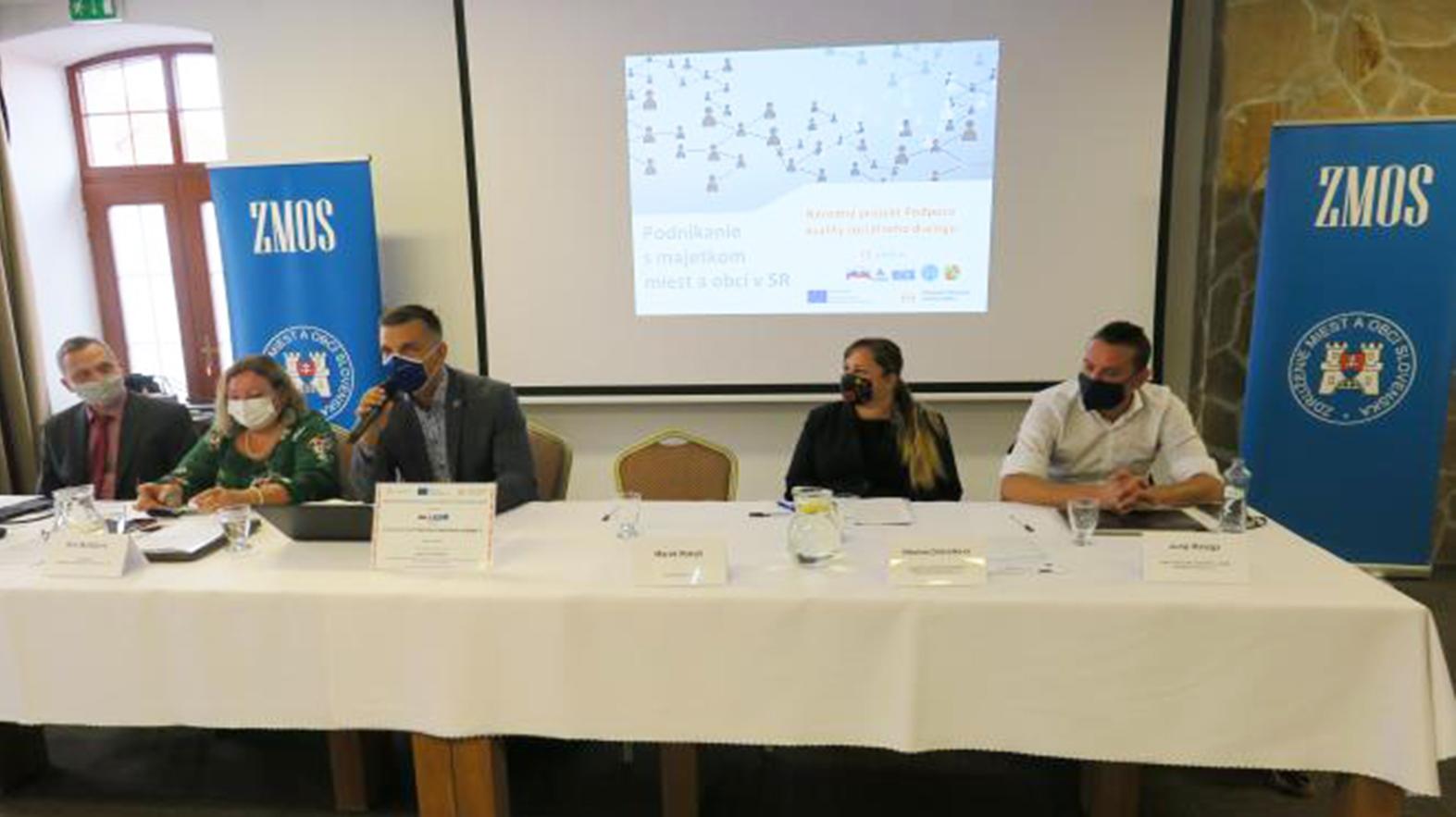Starostovia sa oboznámili s možnosťou podnikania s majetkom obcí