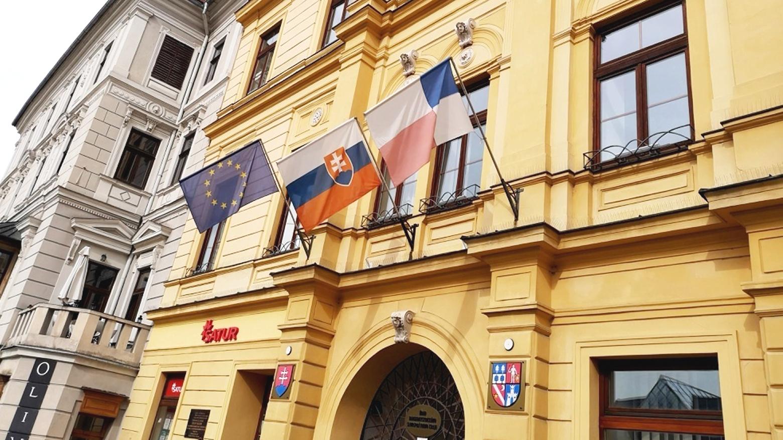 Jedna stredná škola v BBSK je zatvorená