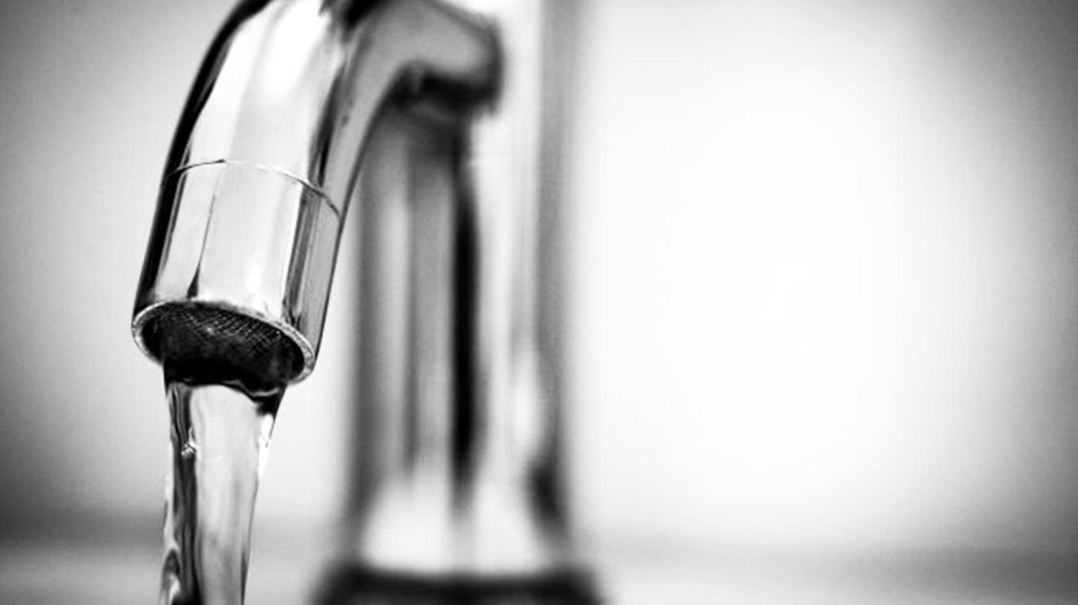 Stúpla spotreba pitnej vody, aj produkcia odpadových vôd