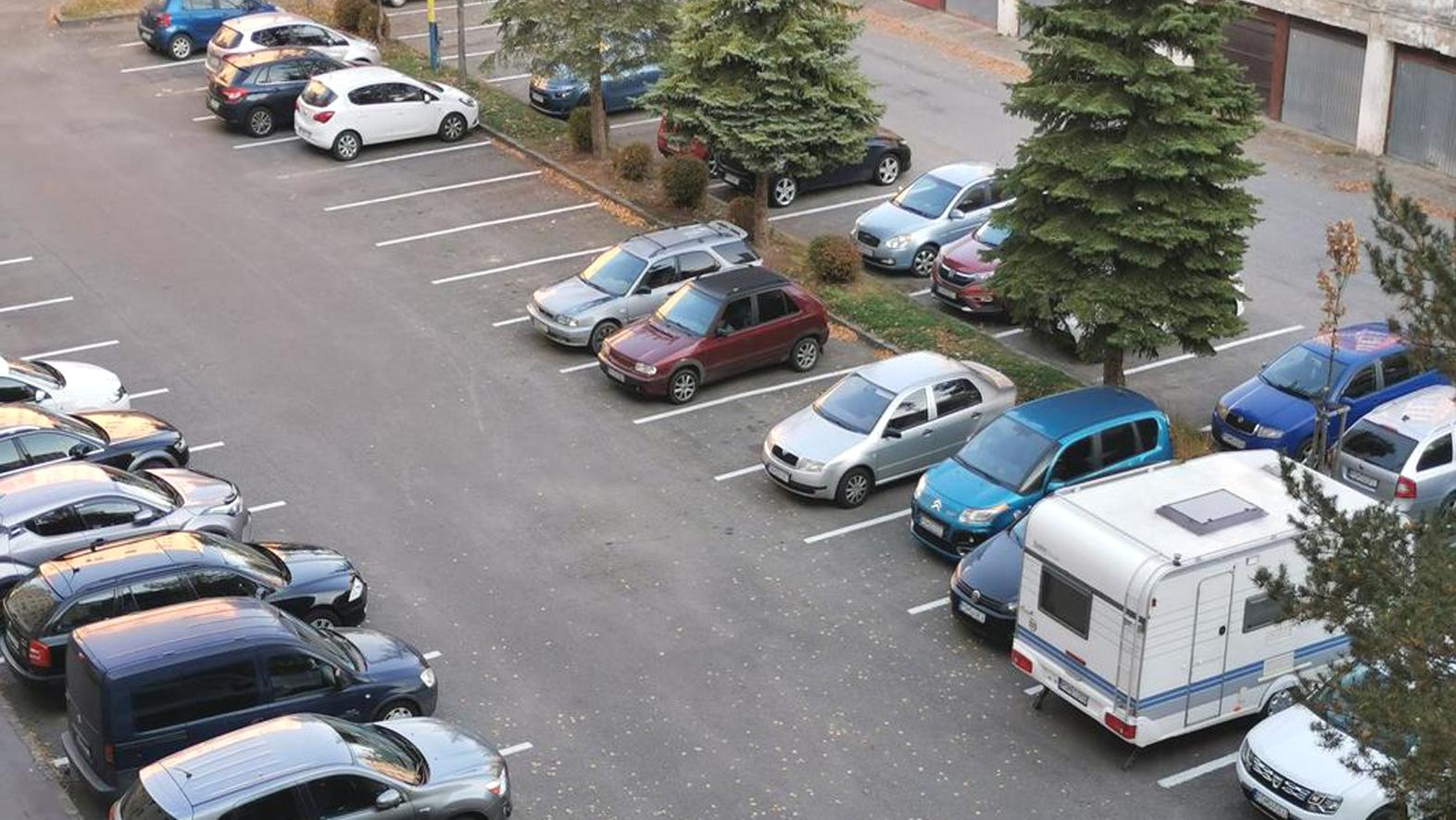 Radnica rozšíri spoplatnené parkovacie plochy