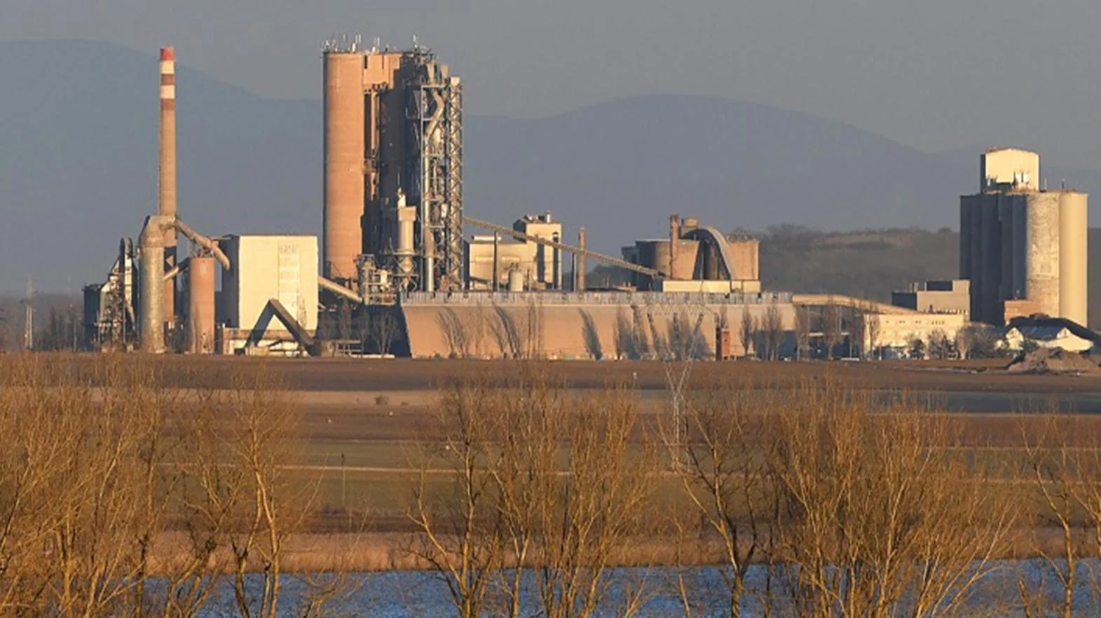 MŽP chce merať znečistenie pri každej cementárni