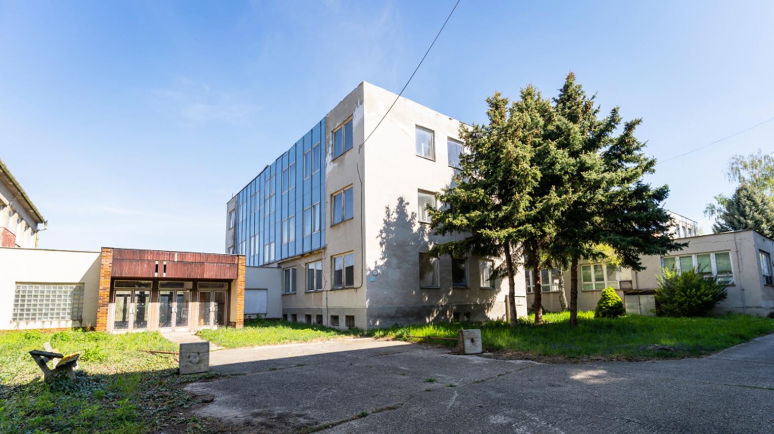 Prebieha obchodná verejná súťaž na štyri nehnuteľnosti