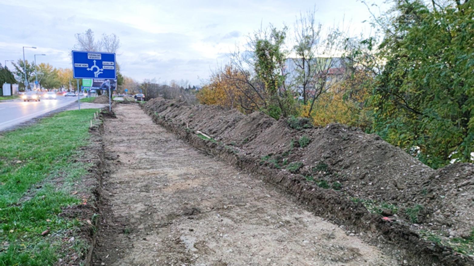 Vo Vrakuni začali stavať posledný chýbajúci úsek cyklotrasy pri Malom Dunaji