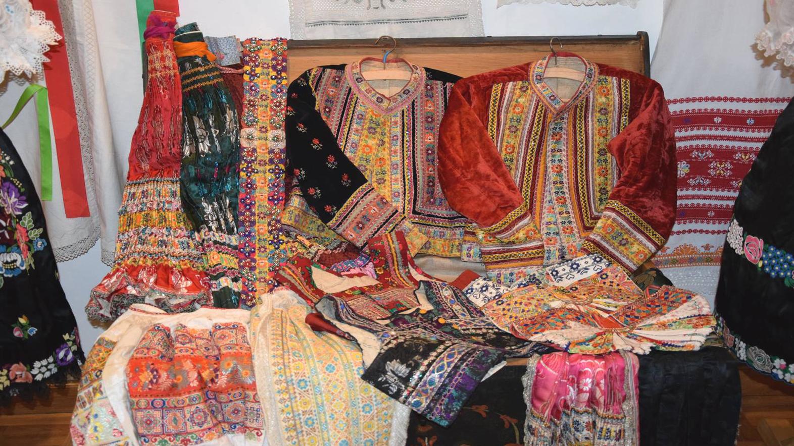 Horehronské múzeum "rozkvitne" ornamentmi na tradičnom odeve i keramike